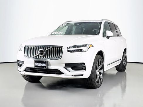 Certified 2023 Volvo XC90 T8 Plus AWD/4WD image 3