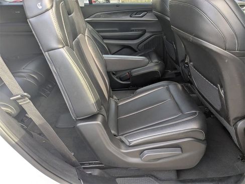 Used 2024 Jeep Grand Cherokee L Limited w/ Luxury Tech Group II image 31