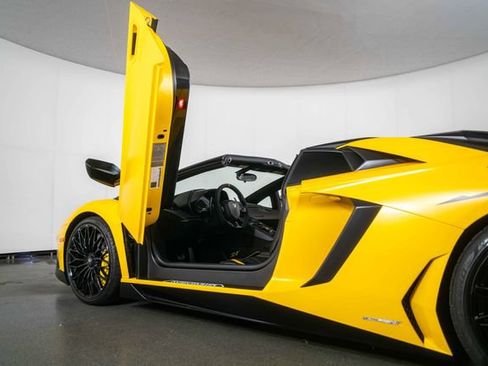 Used 2016 Lamborghini Aventador LP 750-4 Superveloce AWD/4WD image 13
