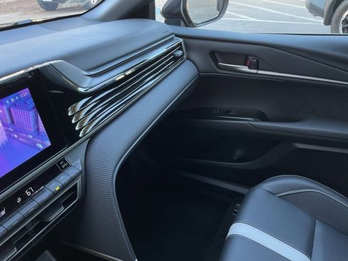 Used 2025 Toyota Camry SE image 35