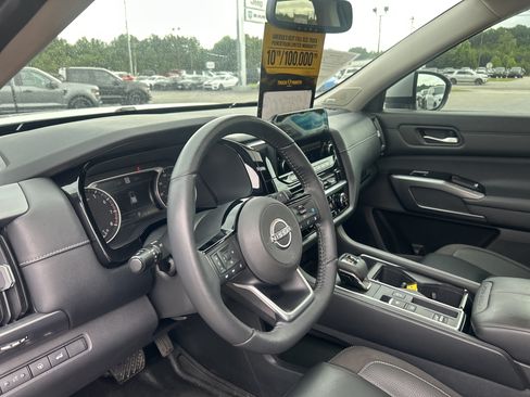 Used 2022 Nissan Pathfinder SL w/ SL Premium Package FWD image 17