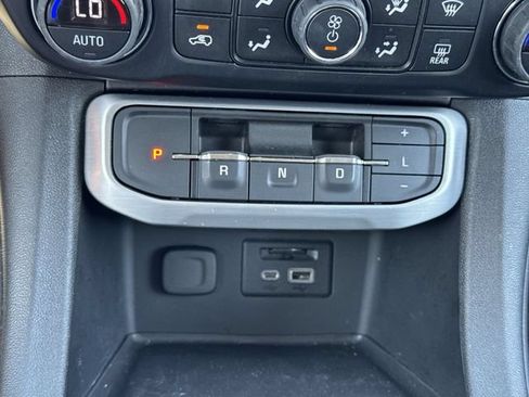 Used 2023 GMC Acadia SLT w/ Preferred Package FWD image 16