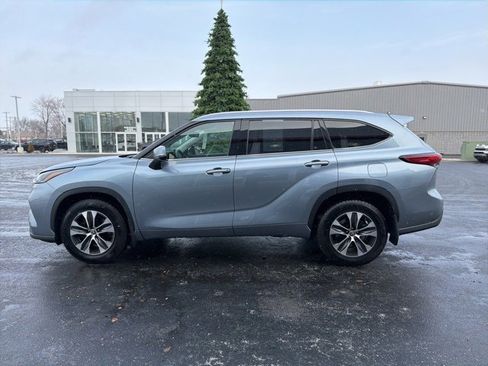 Certified 2022 Toyota Highlander XLE image 4