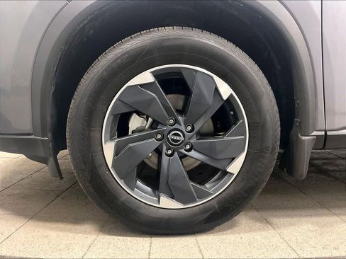 Used 2025 Nissan Rogue SV image 7