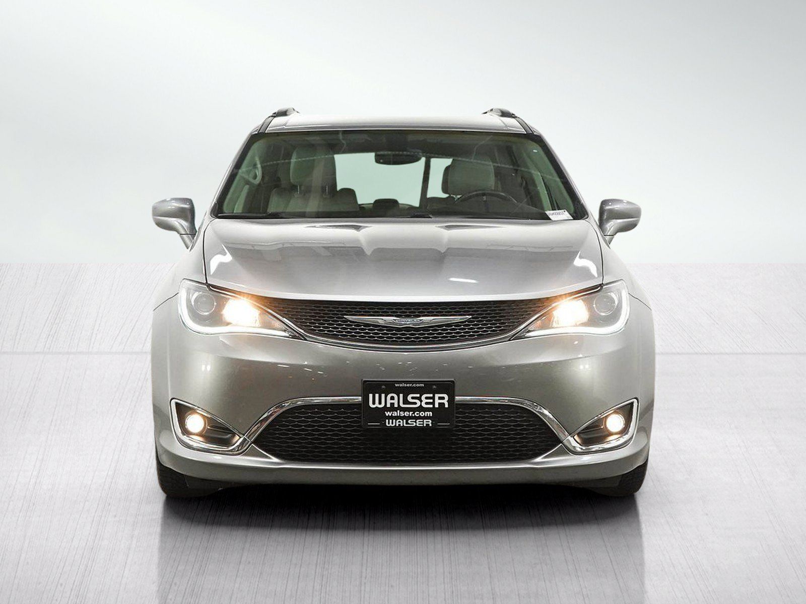 Used 2017 Chrysler Pacifica Touring-L Plus FWD image 8