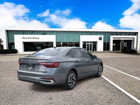 Used 2024 Volkswagen Jetta SEL image 8