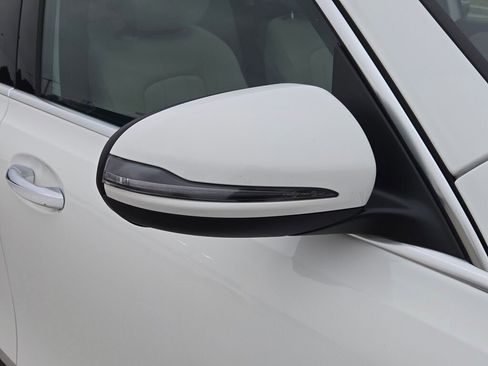 Used 2021 Mercedes-Benz GLB 250 4MATIC image 5