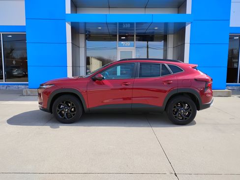 Used 2025 Chevrolet Trax LT w/ LT Convenience Package image 30