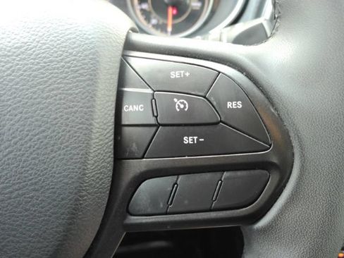 Used 2020 Jeep Cherokee Trailhawk AWD/4WD image 35
