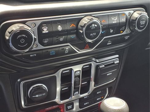 Used 2023 Jeep Wrangler Unlimited Rubicon 4xe w/ Cold Weather Group AWD/4WD image 18