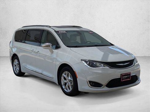 Used 2020 Chrysler Pacifica Limited FWD image 3