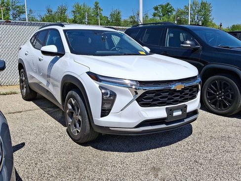 Used 2025 Chevrolet Trax LT w/ Driver Confidence Package FWD image 6