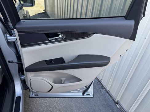 Used 2019 Lincoln Nautilus Select image 33