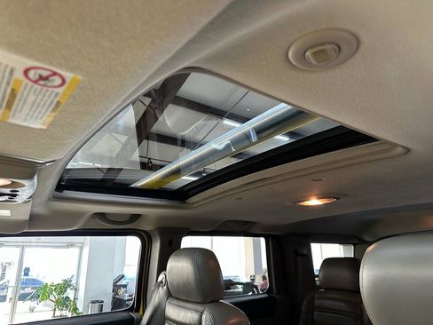 Used 2003 HUMMER H2 w/ Preferred Equipment Group image 30