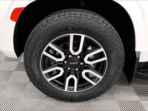 Used 2024 GMC Yukon XL AT4 AWD/4WD image 10