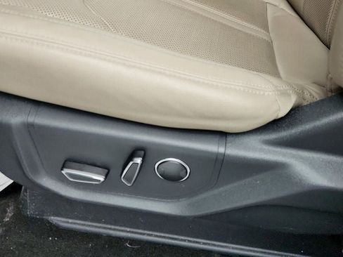 Used 2023 Ford Expedition Limited image 12