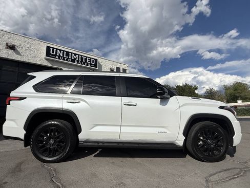 Used 2025 Toyota Sequoia Limited w/ Tow Technology Package AWD/4WD image 4