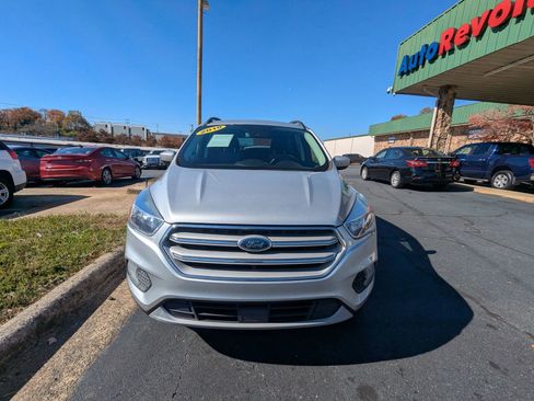 Used 2018 Ford Escape SE w/ Ford Safe & Smart Package image 2