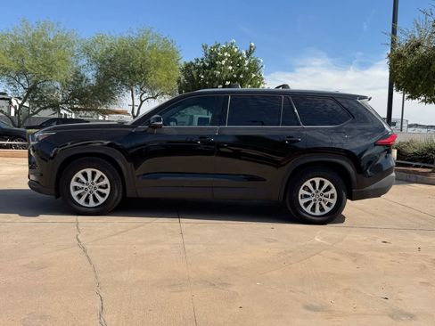 Used 2024 Toyota Grand Highlander XLE image 2