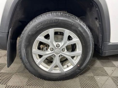 Used 2023 Jeep Grand Cherokee Limited image 12