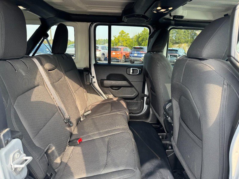 Used 2022 Jeep Wrangler Unlimited Sahara w/ Cold Weather Group AWD/4WD image 10