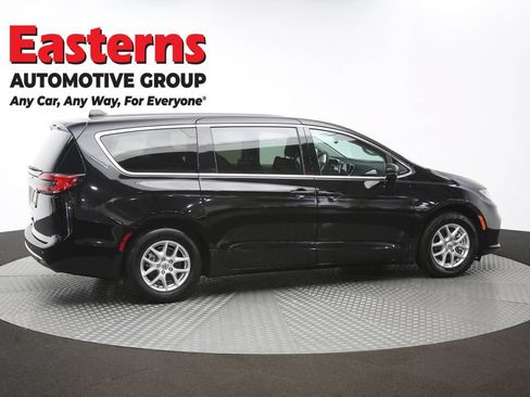 Used 2024 Chrysler Pacifica Touring-L FWD image 42