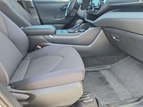 Used 2023 Toyota Highlander LE image 21