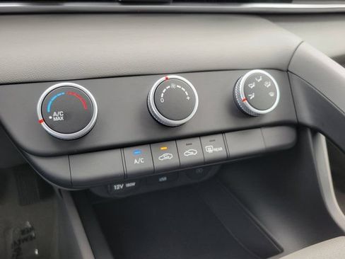 Used 2026 Hyundai Elantra SE FWD image 17