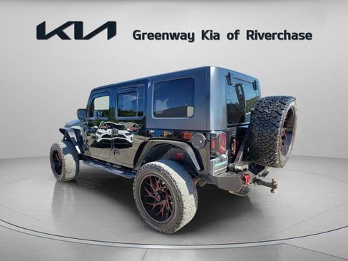 Used 2010 Jeep Wrangler Unlimited Sahara AWD/4WD image 4