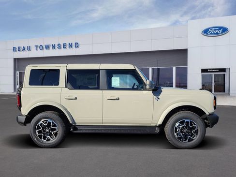 New 2025 Ford Bronco Outer Banks image 3