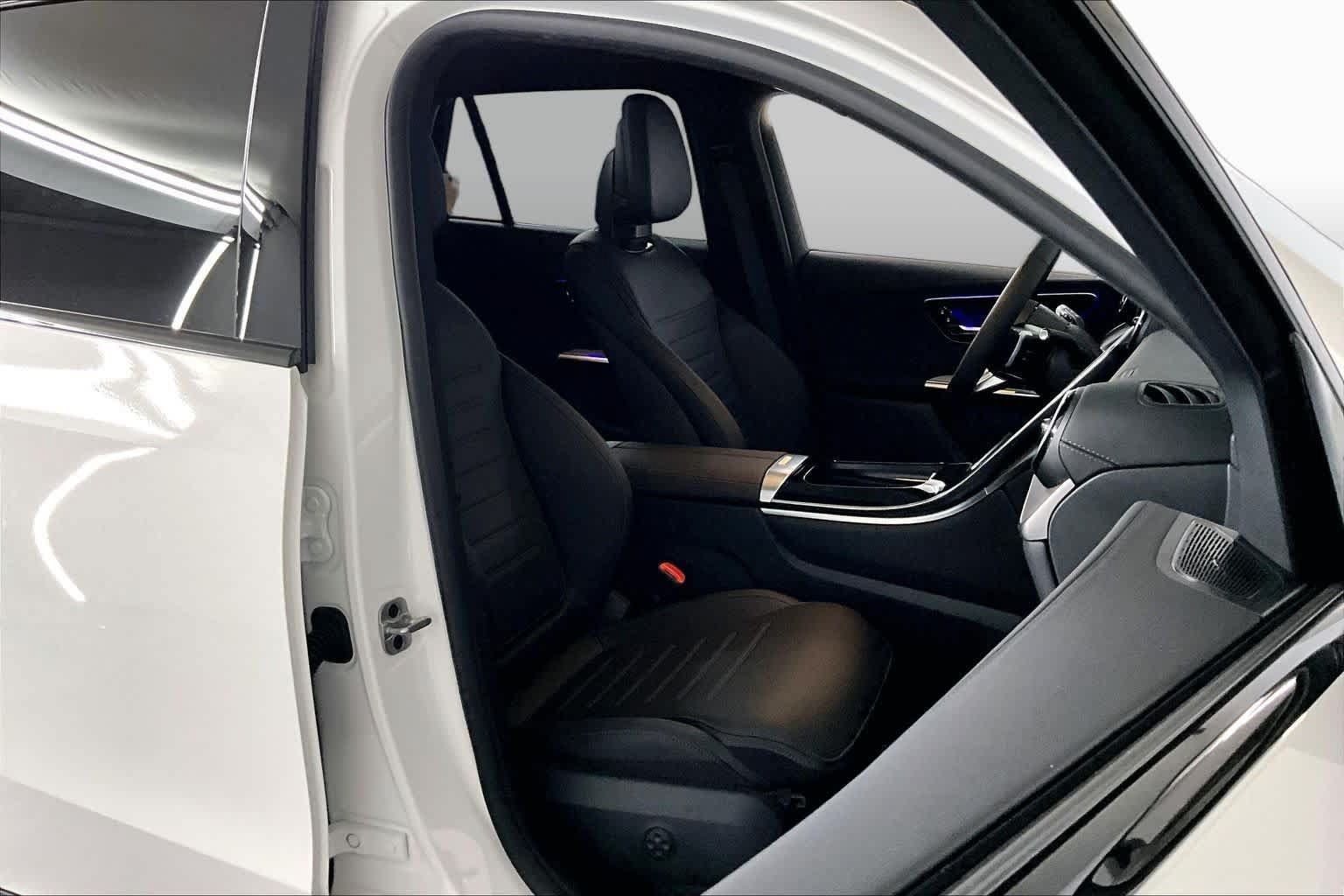 Used 2025 Mercedes-Benz GLC 300 4MATIC image 8