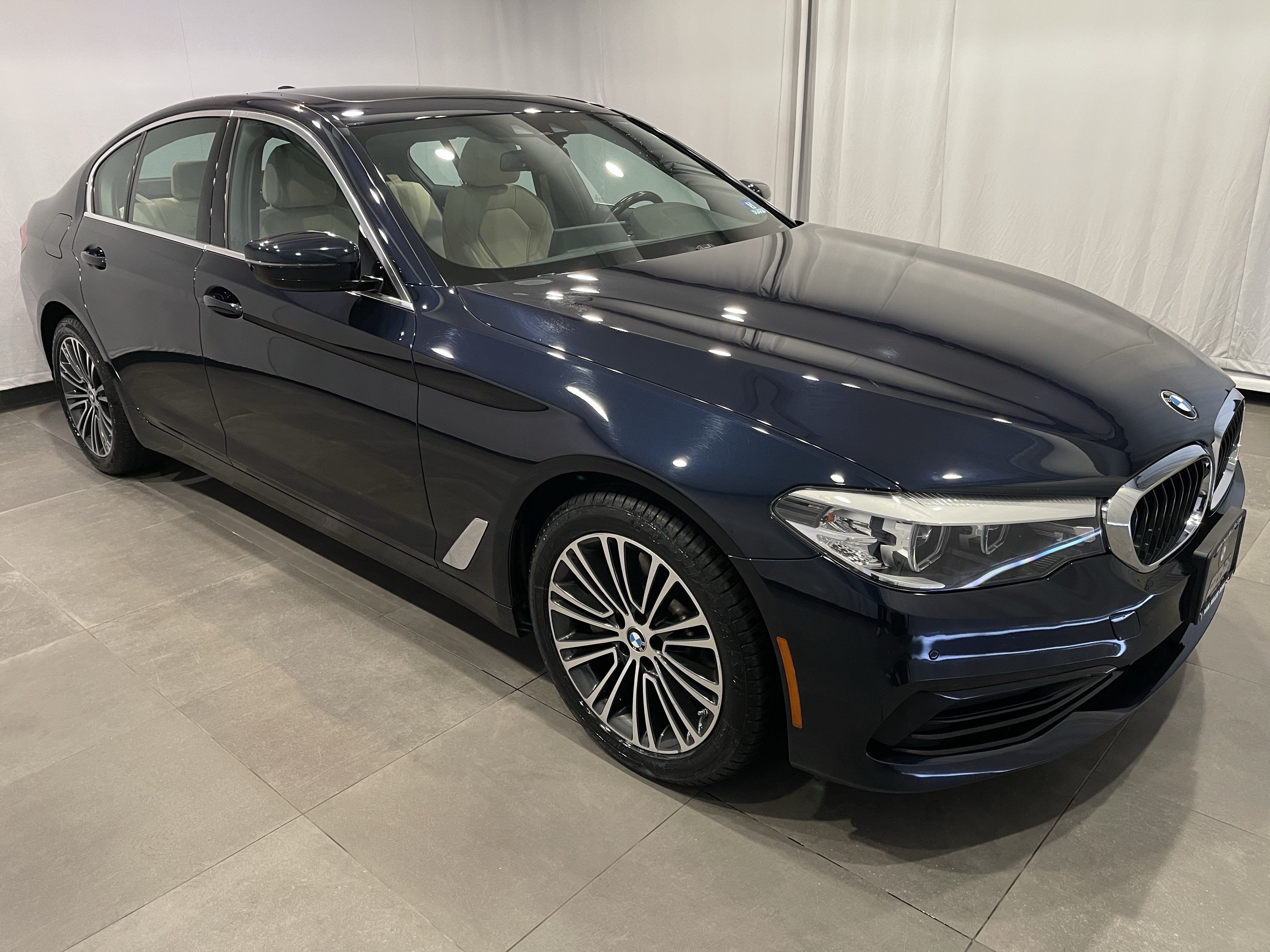 Used 2020 BMW 530i xDrive w/ Convenience Package AWD/4WD image 3