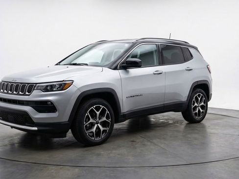 Used 2025 Jeep Compass Limited AWD/4WD image 3