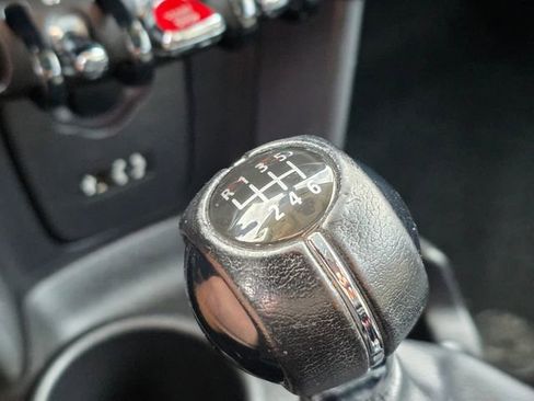 Used 2018 MINI Cooper 2-Door Hardtop w/ Cold Weather Package image 29