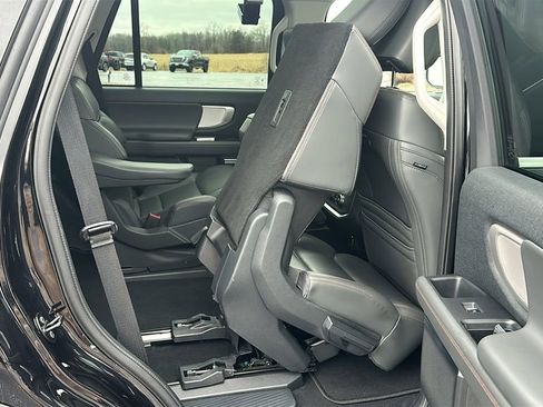 Used 2025 Ford Expedition Active AWD/4WD image 31