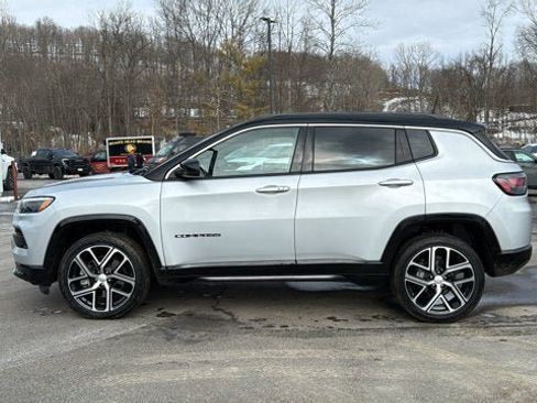 Used 2024 Jeep Compass Limited w/ Elite Group AWD/4WD image 4