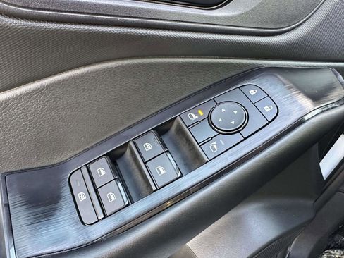 Used 2025 Nissan Rogue S image 32