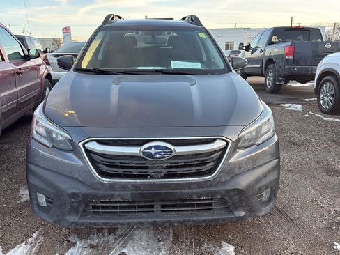 Used 2022 Subaru Outback Premium image 3