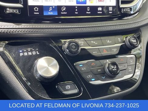 Used 2024 Chrysler Pacifica Limited FWD image 18