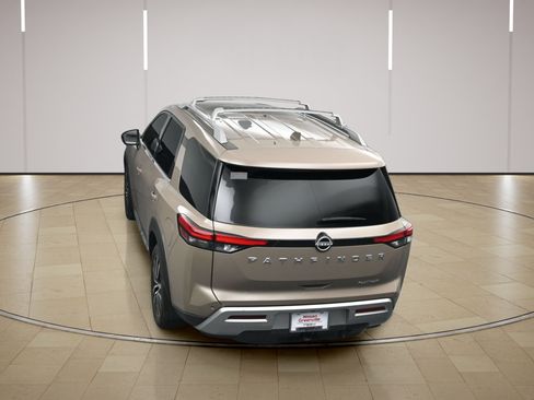 Certified 2024 Nissan Pathfinder Platinum FWD image 38