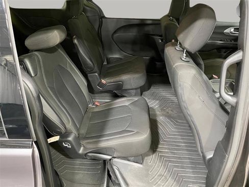 Used 2018 Chrysler Pacifica Touring Plus w/ S Appearance Package FWD image 24