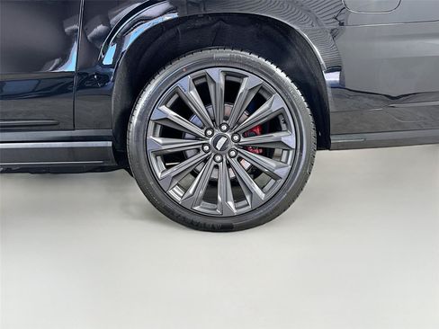 Used 2025 Cadillac Escalade ESV V AWD/4WD image 40