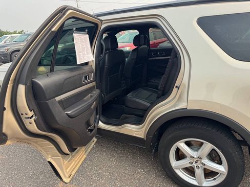 Used 2017 Ford Explorer XLT w/ Equipment Group 202A AWD/4WD image 26