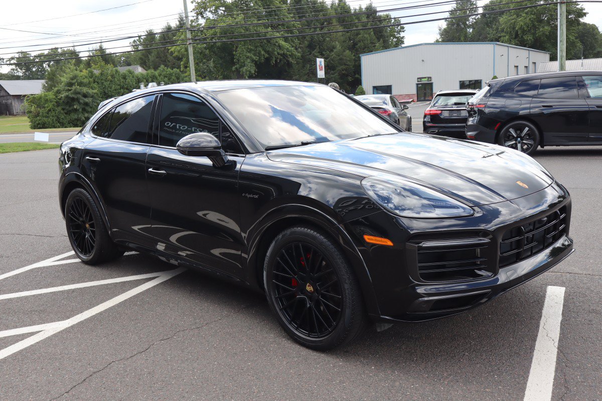 Used 2023 Porsche Cayenne Platinum Edition AWD/4WD image 4