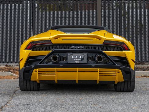 Used 2024 Lamborghini Huracan EVO image 33