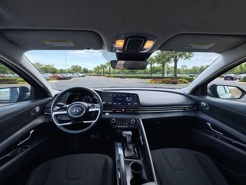 Used 2022 Hyundai Elantra SEL image 11