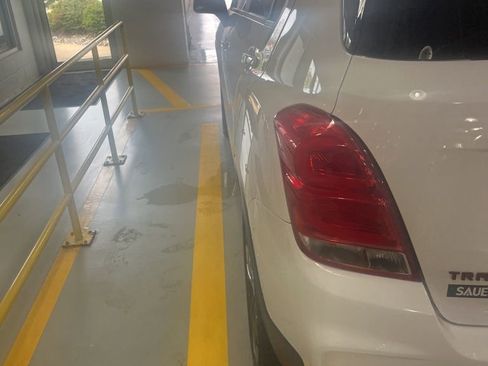 Used 2019 Chevrolet Trax LT w/ Redline Edition image 6