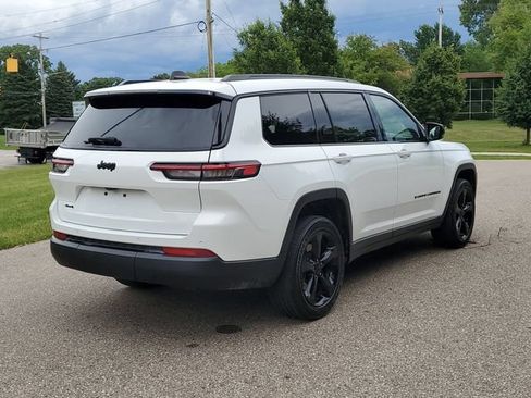 Used 2023 Jeep Grand Cherokee L Laredo AWD/4WD image 4