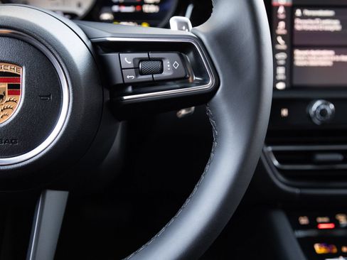 Certified 2026 Porsche Macan AWD/4WD image 16