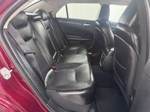 Used 2019 Chrysler 300 Limited image 11